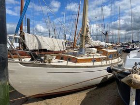 Cardinal Sloop Cruiser Classic Wooden Yacht - Main Photo