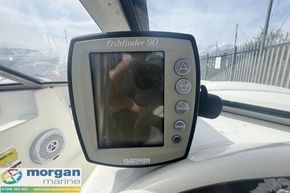 Bayliner 175 - fish finder