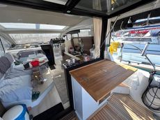 2018 Sealine C330