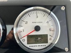 2018 Sealine C330