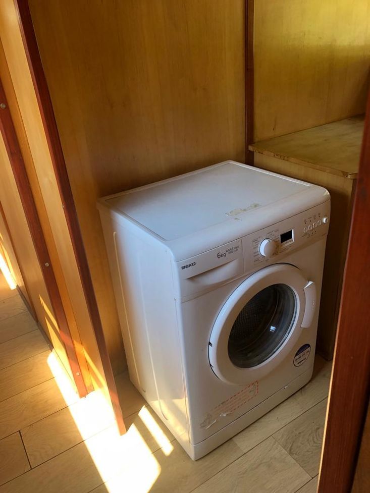 57ft x 10ft Wide Beam houseboat