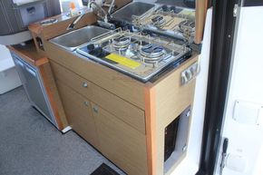 Jeanneau Merry Fisher 895 Offshore (2020 model) - Galley