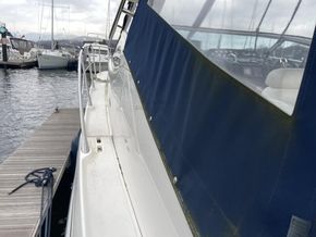 Sealine S34  - Side Deck