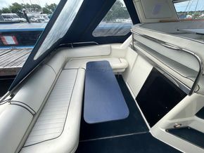 Sealine 365 Sports Cruiser  - Cockpit Table