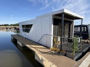 Bluefield Houseboat