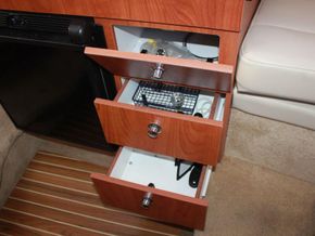 Bayliner 245  - Galley