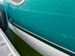 Fairline Targa 28  - Hull Close Up