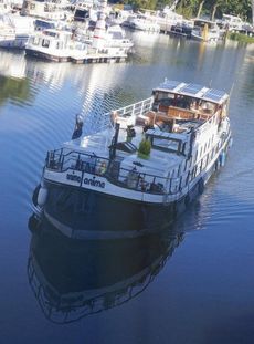 Charming well maintained 26m Luxe Motor fully converted ready to go