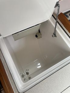 Beautifully maintained Dufour 32 Classic wheel steering shoal draft