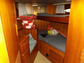 Hershine 45 Sundeck  - Forward Cabin