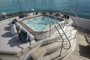 Sundeck Jacuzzi