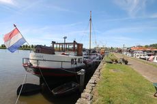 "Zuiderzeeklipper" with permanent mooring