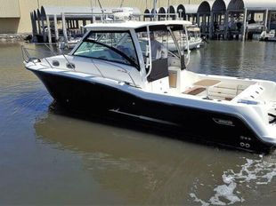 2014 Boston Whaler 315 Conquest