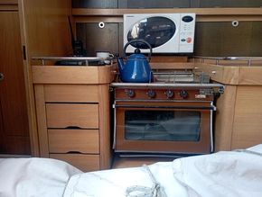 Gas Stove & Microwave