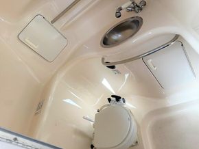1995 Sea Ray 330 Sundancer 35