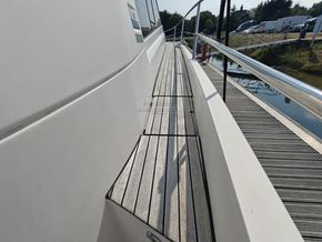 Bavaria 450 Sports Coupe (3 cabin version) - Side Deck
