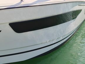 Jeanneau Merry Fisher 895 Offshore (2020 model) - Hull Close Up