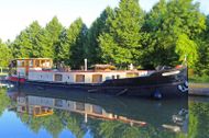 Up to date 23m Luxe Motor top condition ready to go
