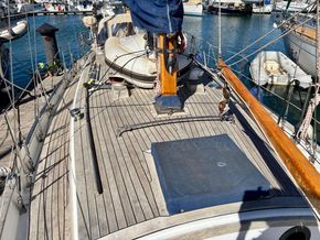 Tayana 37 Ketch - Foredeck