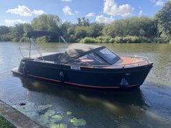 Maxima 720 Retro luxury day boat, Launch