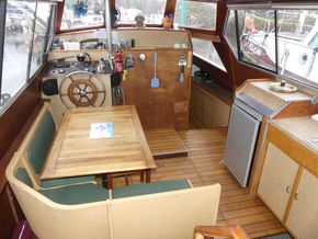 Motor Cruiser 36ft live aboard cruiser - Interior