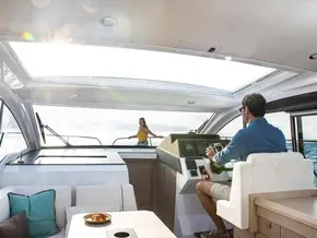 Sealine C335v