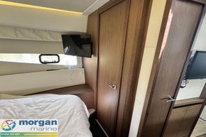 Jeanneau Leader 40 - main berth toilet door