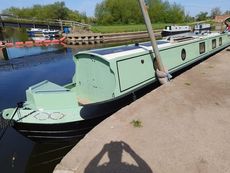 60' reverse layout narrowboat