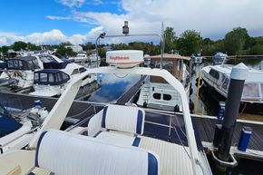 1989 Princess 35 Flybridge yacht docked at marina, featuring Raytheon radar system.