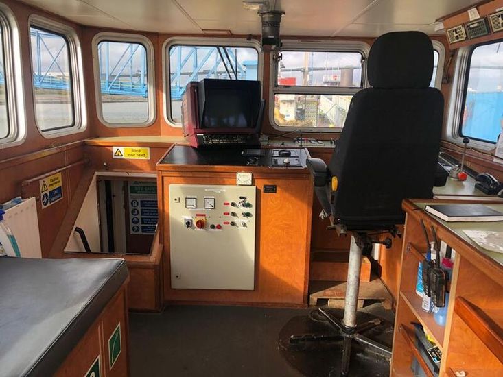 WELL MAINTAINED SINGLE SCREW TUG FOR SALE