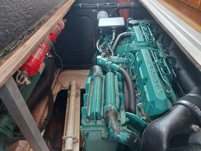 Beneteau Antares 10.80  - Engine