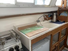 Catalac 9M - Galley