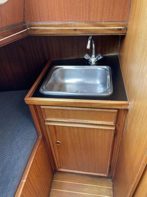 Sink in forward cabin