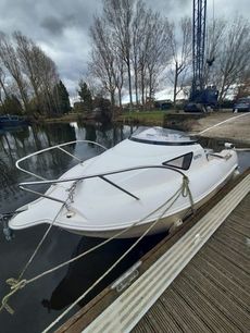 2005 Quicksilver 460 Cabin