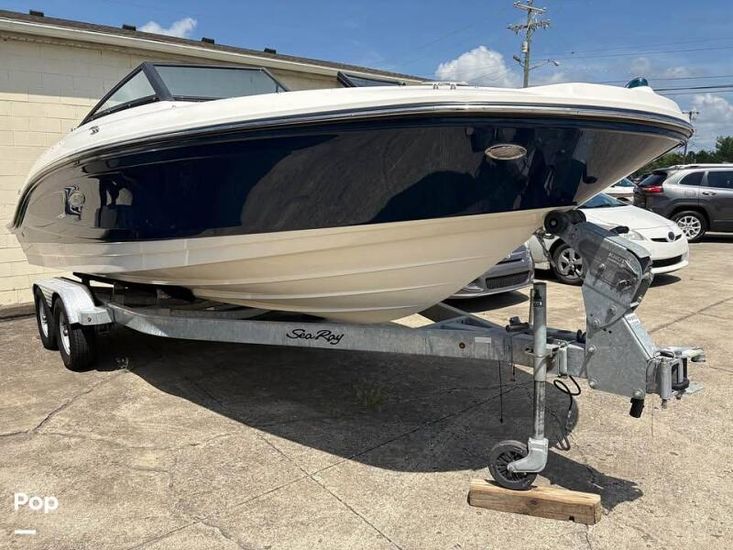 2018 Sea Ray 210 spx