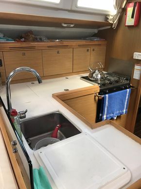 2010 Jeanneau Sun Odyssey 42i 12