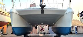 Hulls & bridgedeck in excellent condition