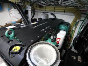 Princess V40  - Engine