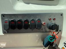 2016 NauticStar 223 DC Sport Deck