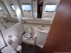 2001 Aquastar 38