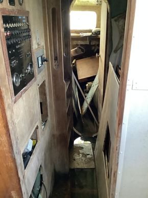 Aft port cabin