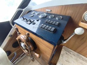 Eastwood 24  - Helm Controls