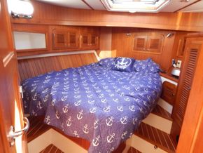 Helmsman Trawlers 31 Sedan  - Master Suite