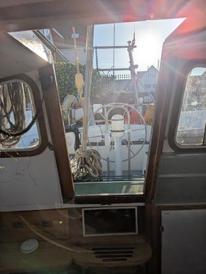 View of cockpit, wheel, optional gantry through gangway 