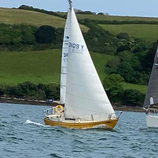 Sadler 25 Cruiser Racer deep fin keel