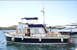 Grand Banks Classic 42 Trawler Yacht