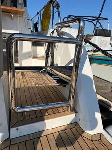 2018 Sealine C330