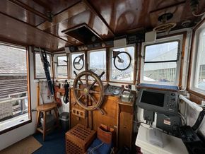 Custom Pilothouse Trawler 48ft Yacht Liveaboard - Cockpit