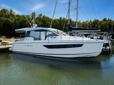 2016 Sealine C330