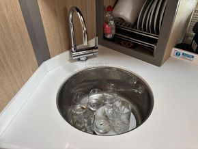 Cranchi Z35  - Galley